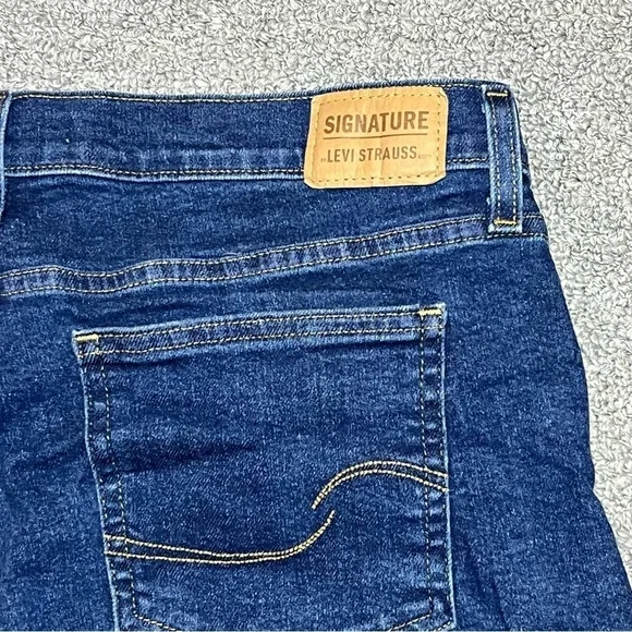 Levi’s Signature Heritage High Rise Denim Shorts Womens Size 35 Blue Raw Hem - Picture 6 of 7